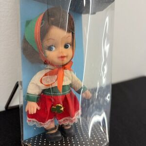 NOS VTG Irish Shannon Souvenir Doll Girl Red Skirt Green‎ Scarf Ireland In Box